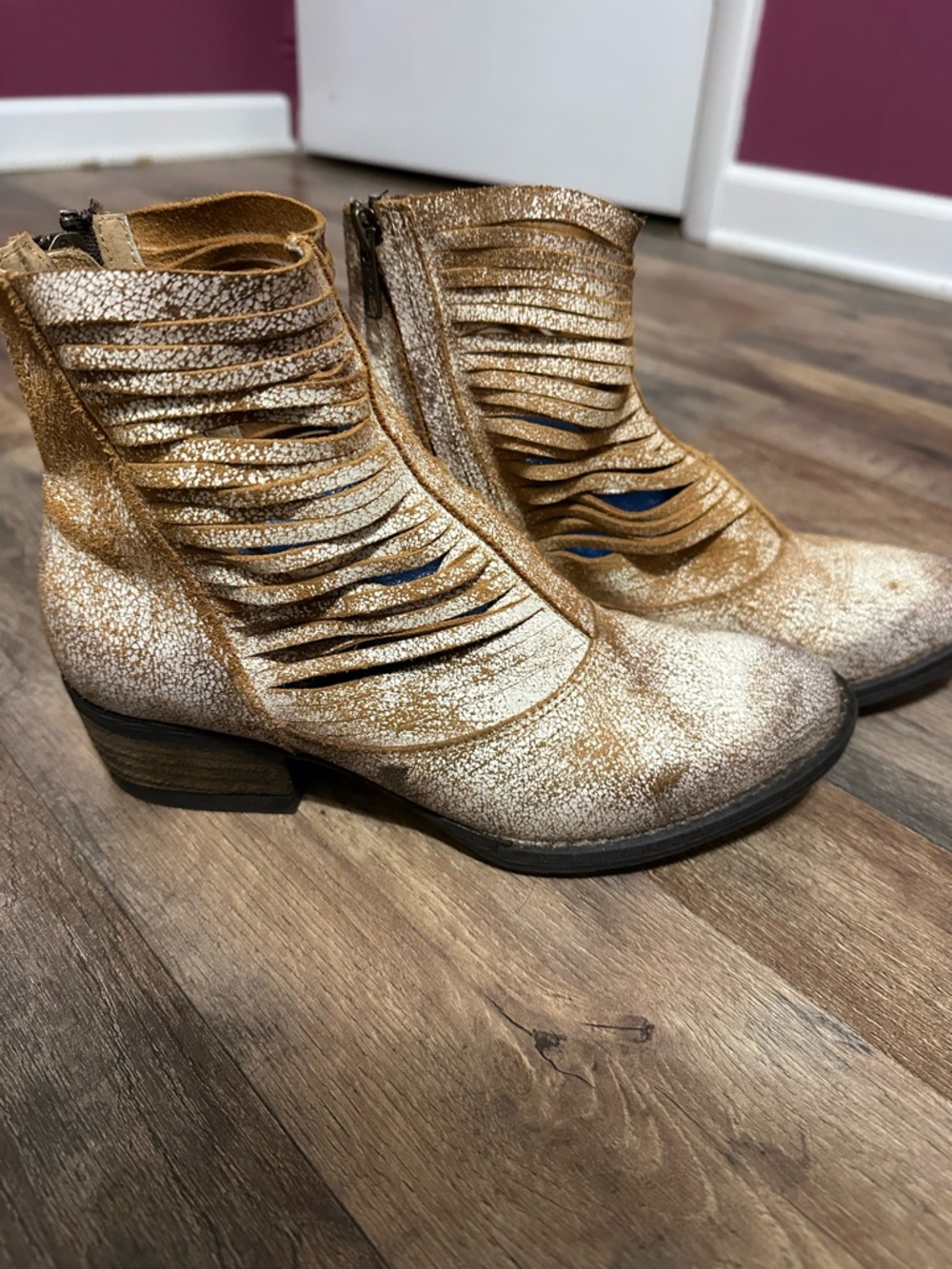 Sbicca white Textured Cutout Ankle Boots - Picture 2 of 8